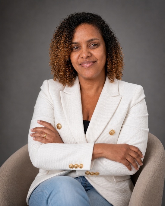 Retrato de Miriam Ismail, psicóloga e hipnoterapeuta transpessoal